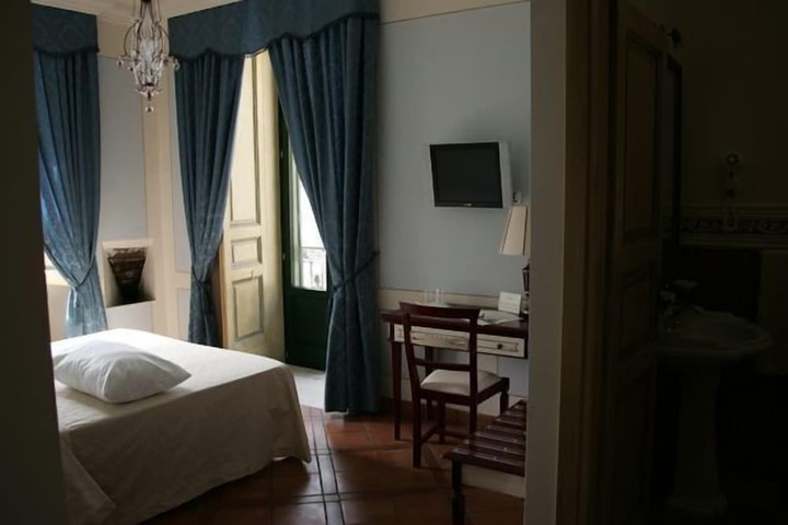 Room 12 of 89