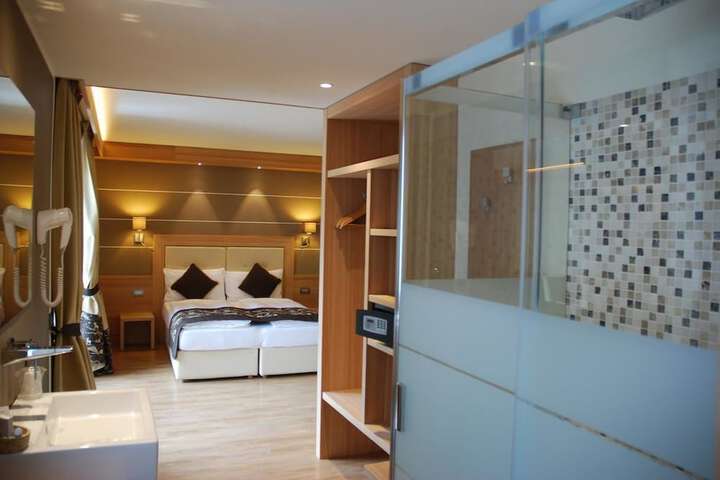Room 12 of 31