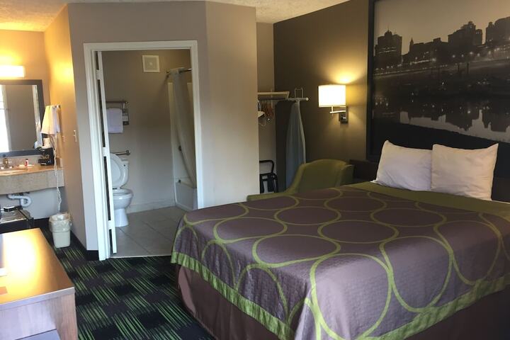 2 Queen Beds (12 of 14)