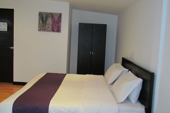 Room 11 of 38