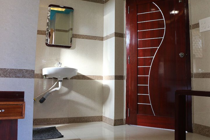Room 6 of 25