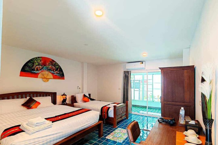 Room 3 of 20