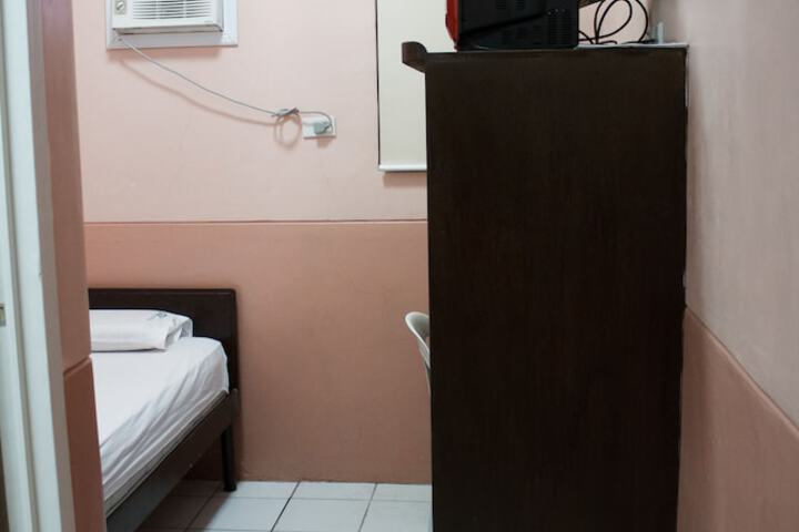 Room 15 of 32