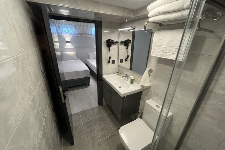 Room 30 of 46