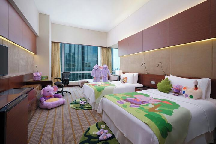 Room 43 of 152