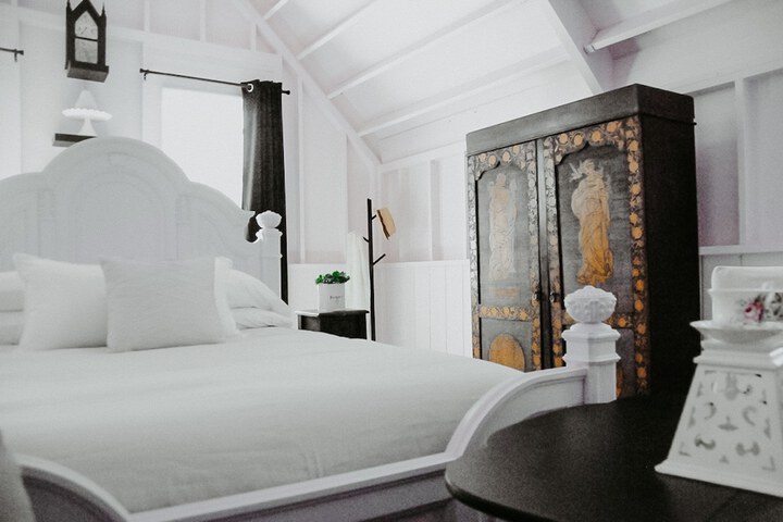 Room 6 of 230
