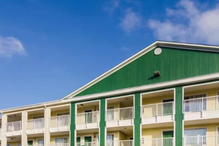 Exterior of Birch Hill Suites Sulphur
