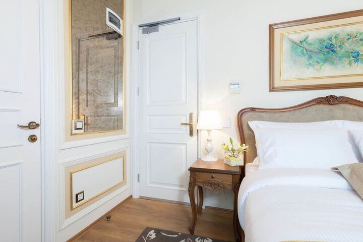 Room 4 of 50