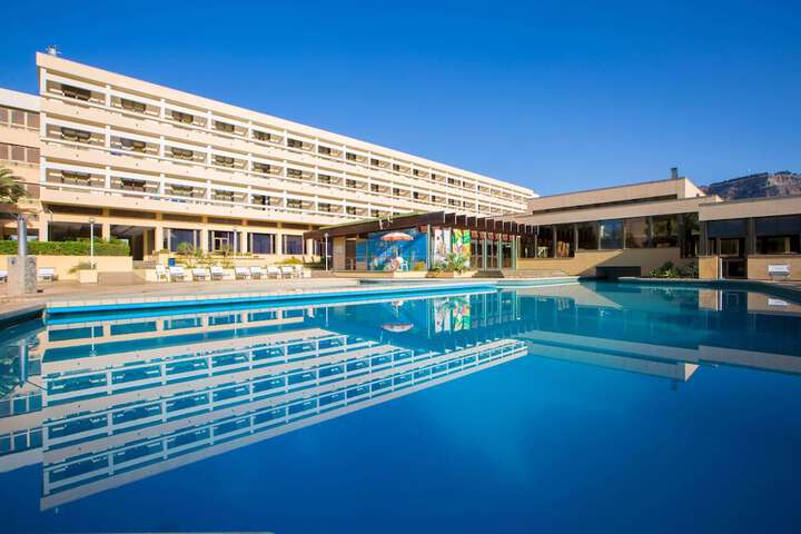 Pool Hotel