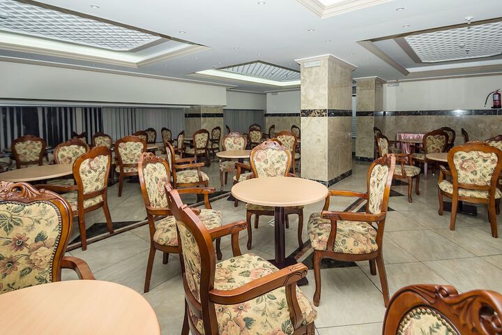 Dining 40 of 60