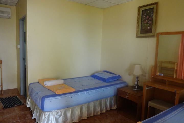 Room 11 of 25