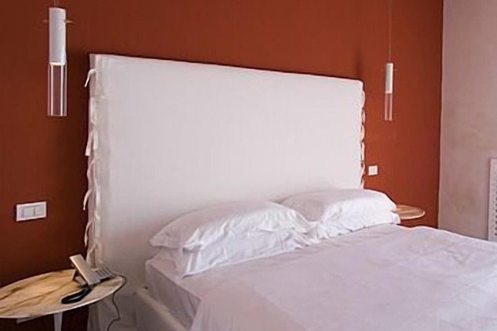 Room 10 of 38