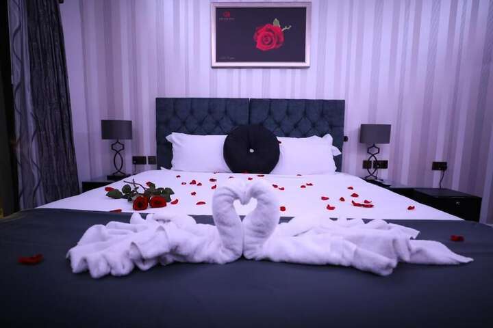 Room 6 of 65