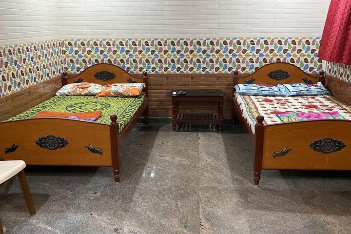 Room 7 of 9