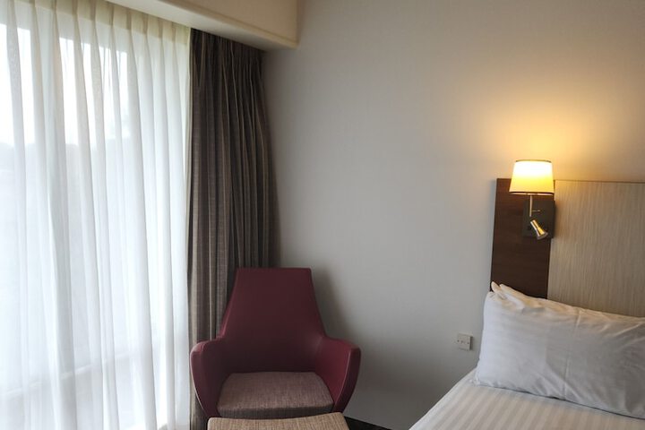 Room 10 of 100