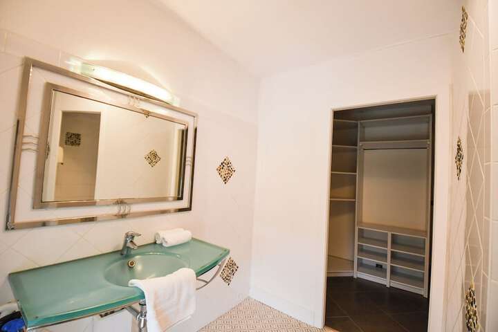 Room 35 of 64