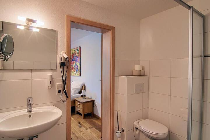 Room 16 of 24
