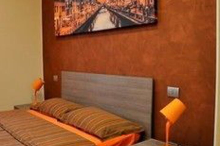 Room 10 of 21