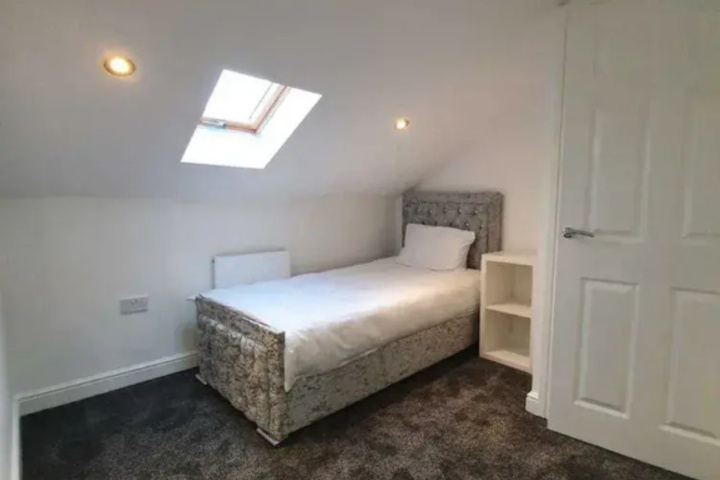 Room 2 of 16