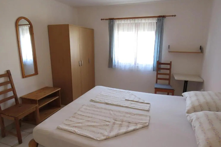 Room 2 of 8