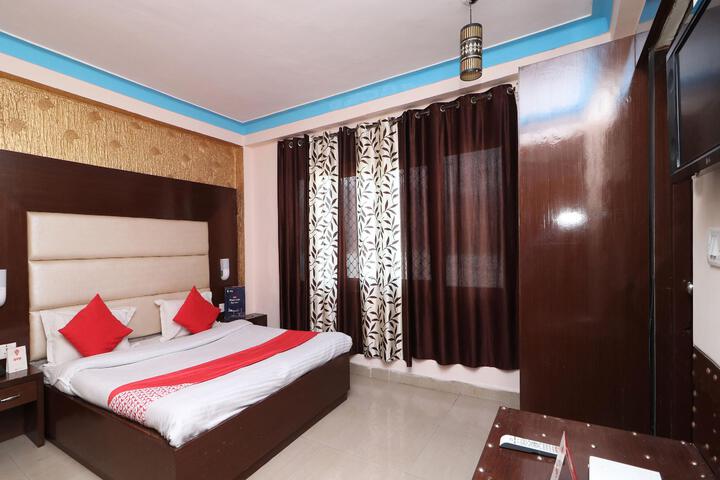Room 2 of 8