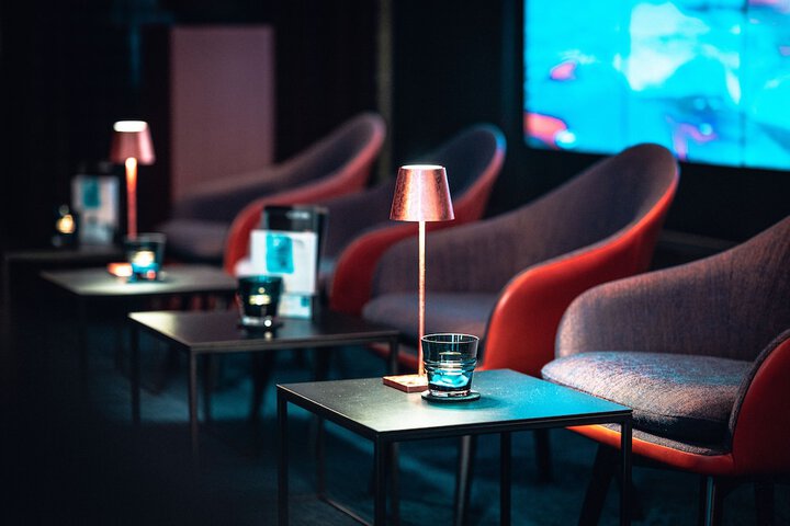 Lounge 51 of 65