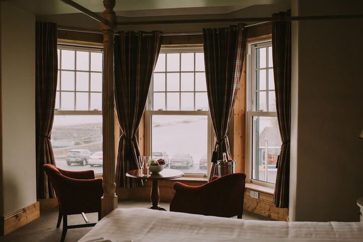 Room 10 of 30
