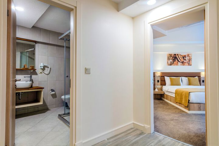 Room 28 of 170