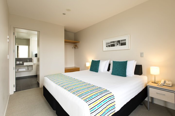 Room 4 of 27