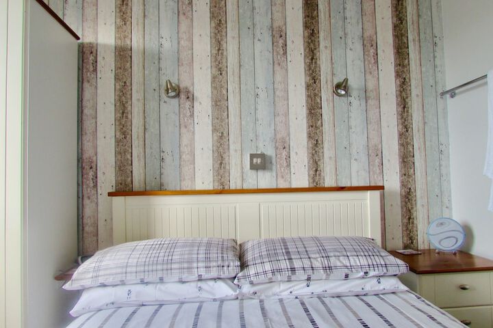Room 11 of 27