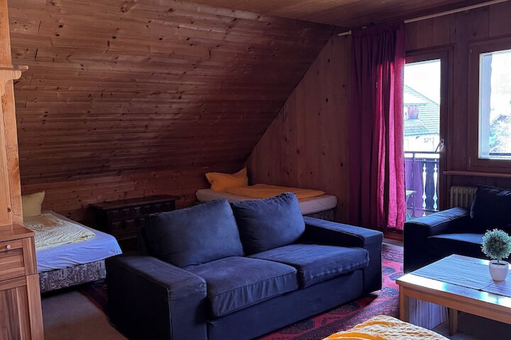 Room 7 of 34