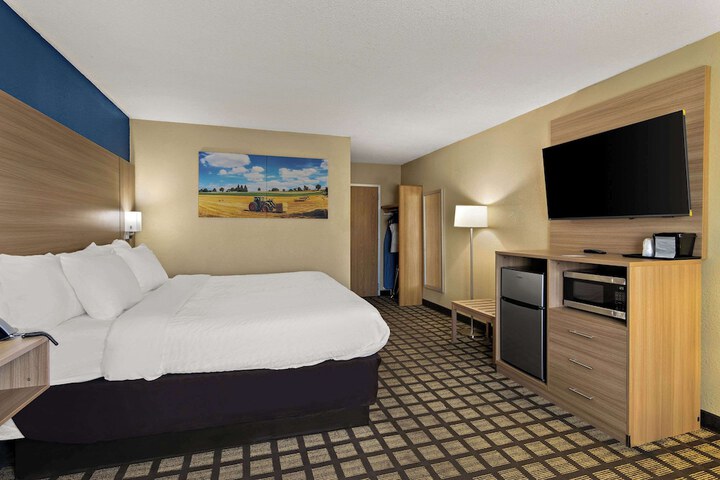 1 King Bed (12 of 12)