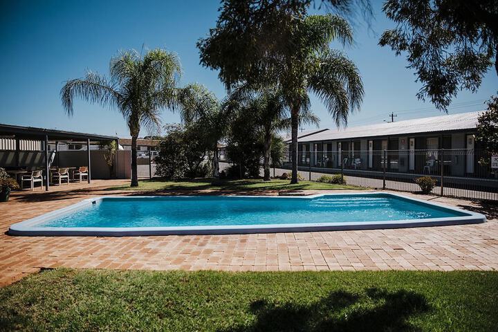 Pool Hotel