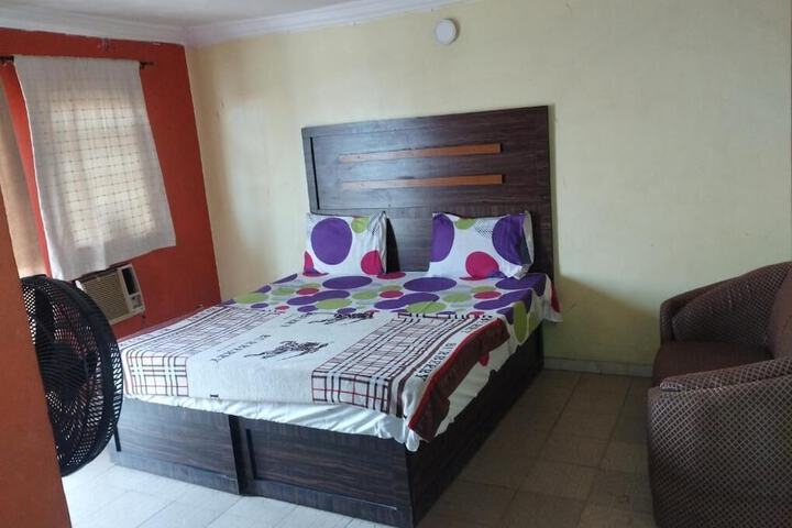 Room 17 of 27