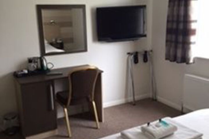 Room 10 of 17