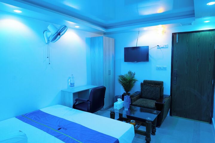 Room 17 of 36