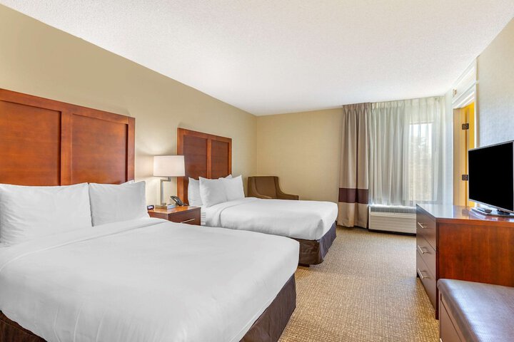 2 Double Beds (7 of 14)