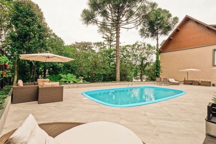 Hotel Pool