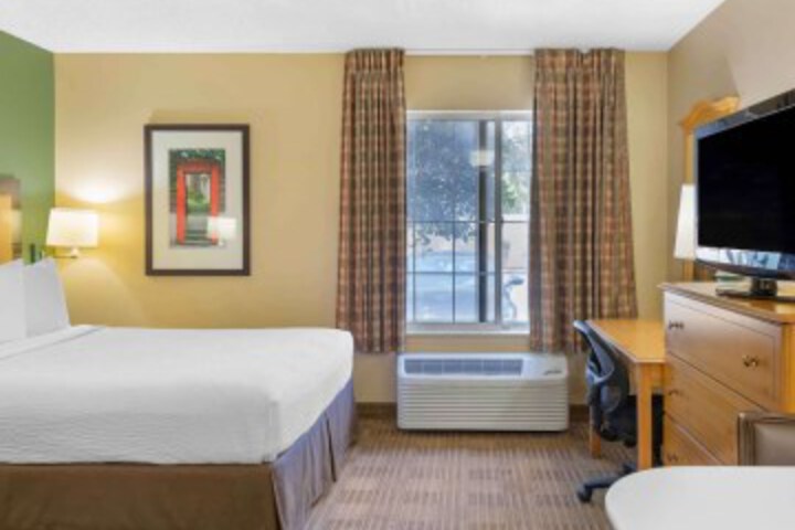 Room 6 of 27