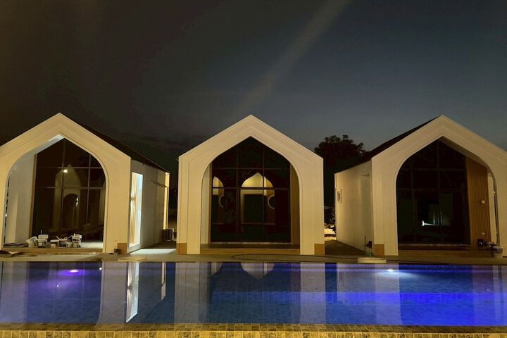 Pool 20 of 30