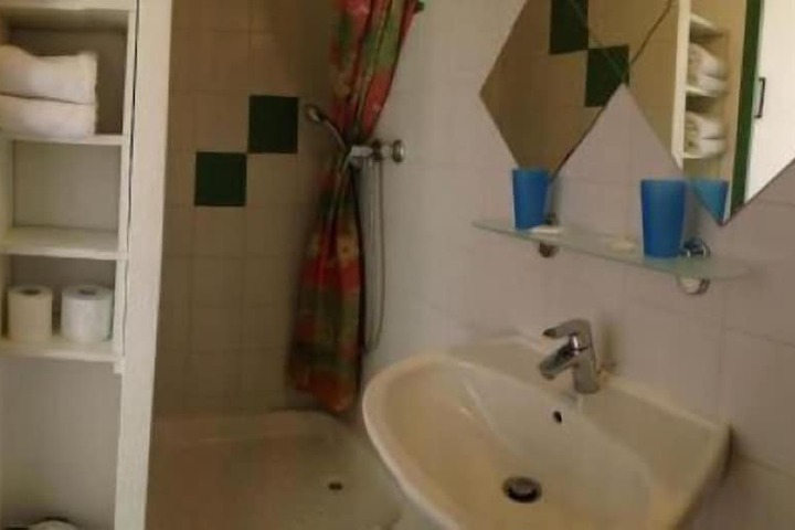 Room 6 of 8