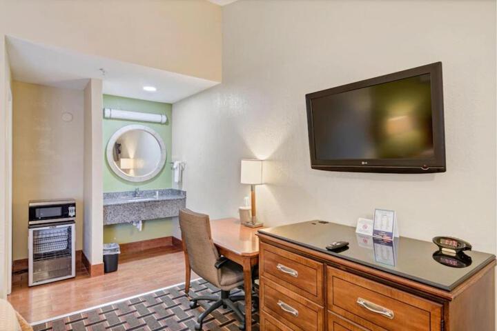 Standard Room, King or Two Doubles (7 of 11)