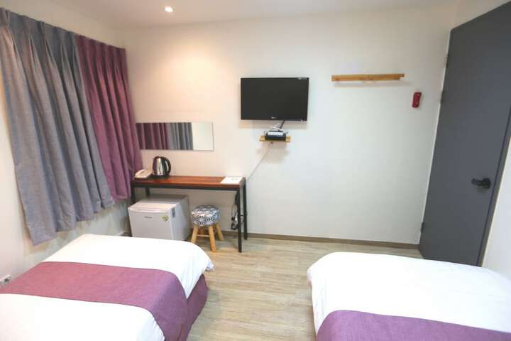 Room 27 of 61
