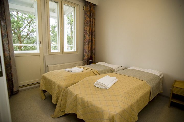 Room 6 of 27