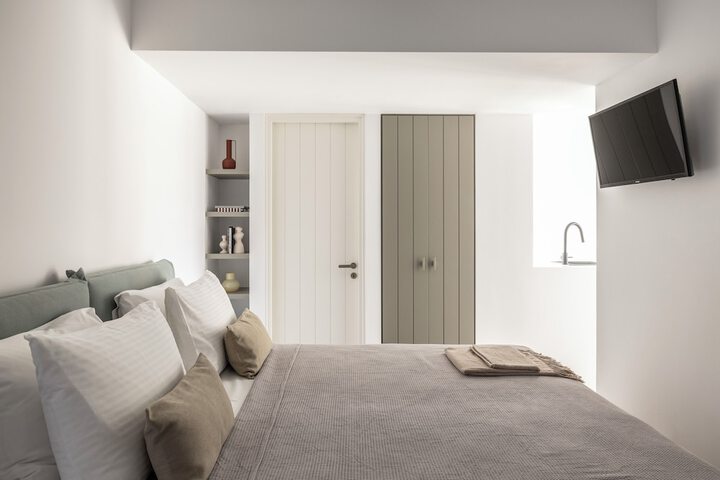 Room 15 of 114