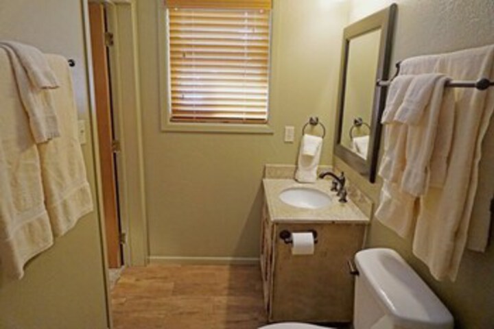 Room 2 of 33