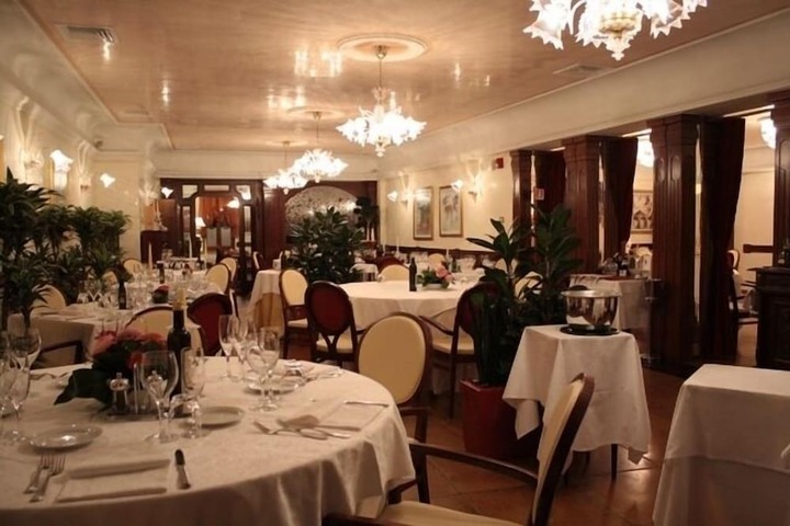Dining 39 of 73