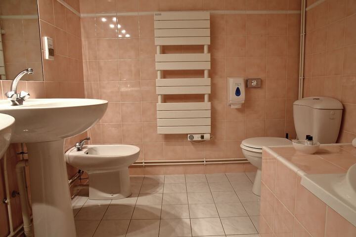 Room 20 of 49
