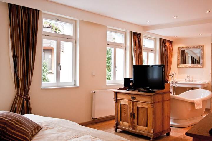 Room 19 of 49