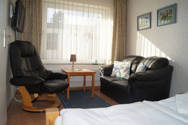 Room 2 of 68